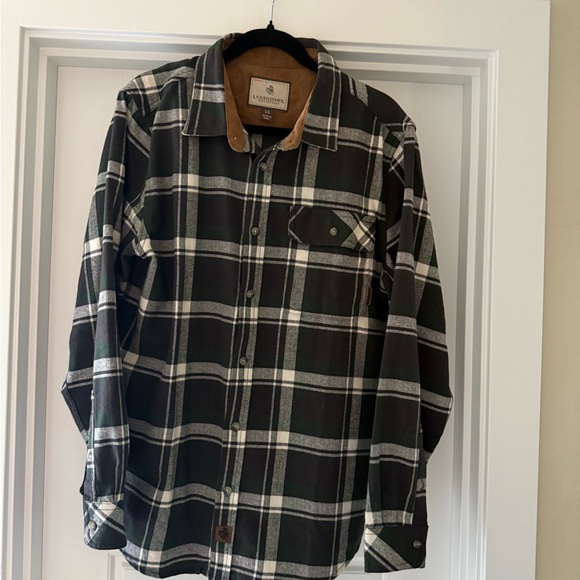 Men’s size large button front flannel shirt. Legendary white tails - Picture 1 of 8